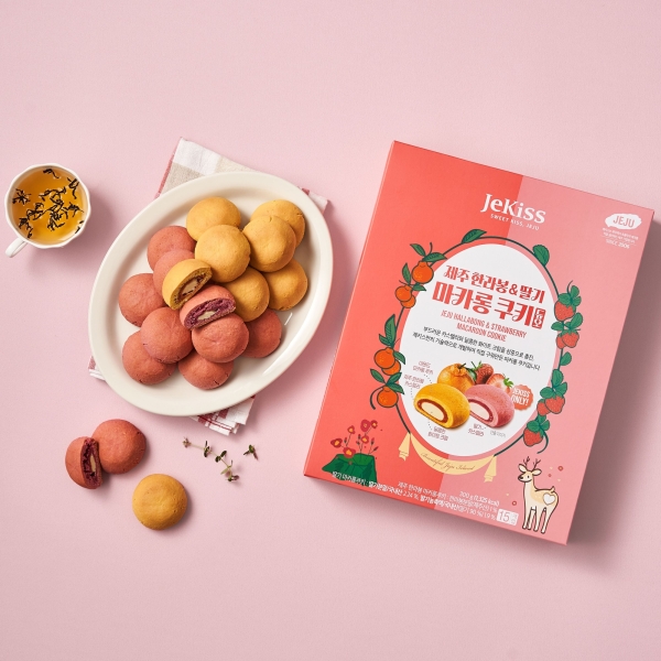 Jeju Hallabong & Strawberry Macaron Cookie Duo